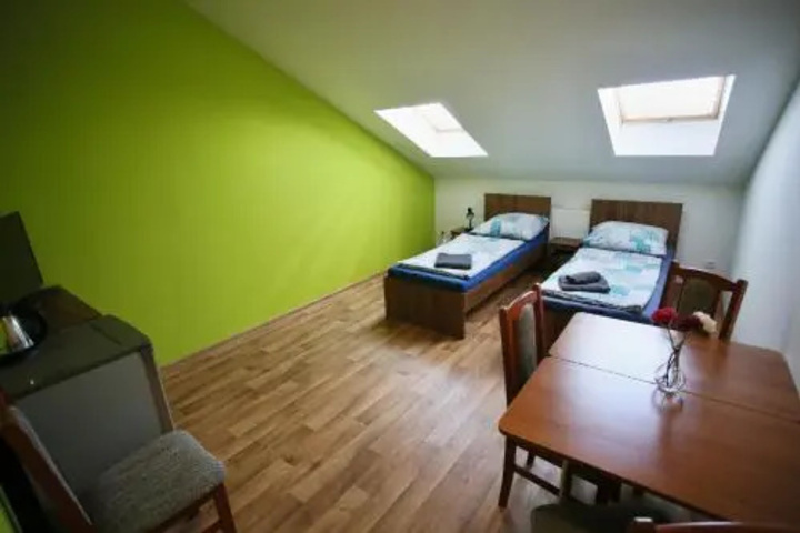 Room 6 of 8