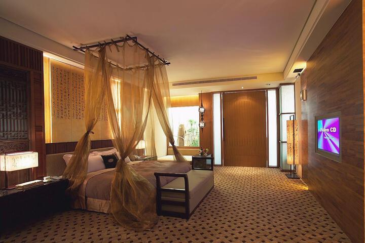Room 2 of 7
