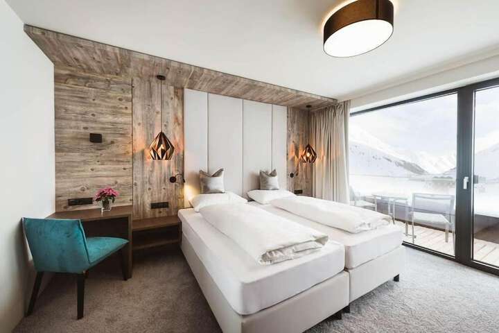 Room 26 of 76