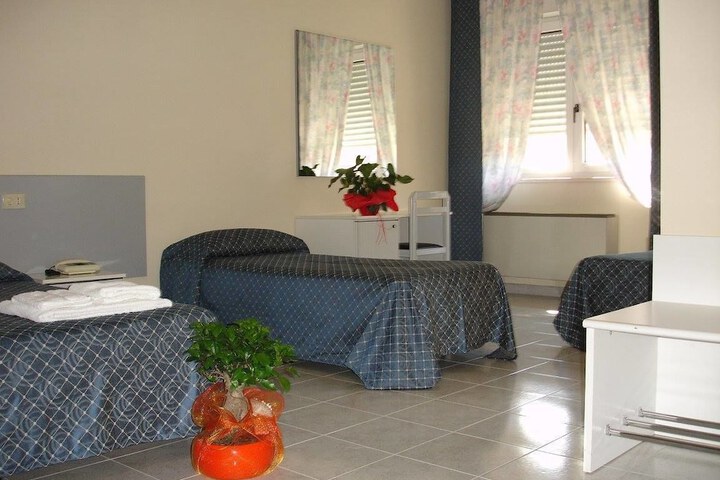 Room 8 of 19