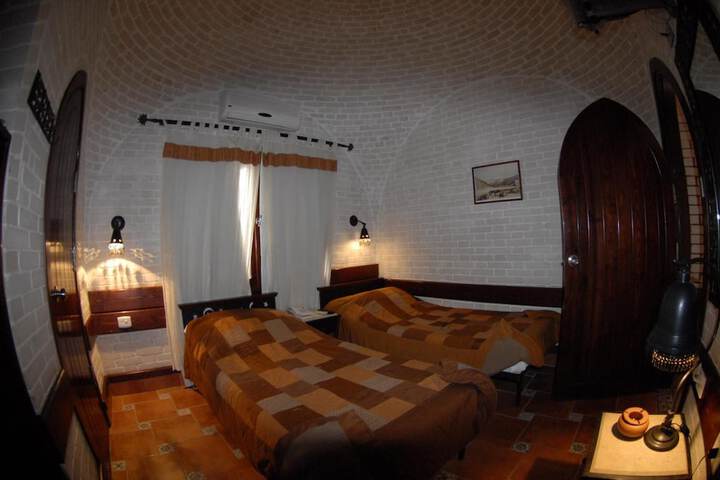 Room 25 of 43