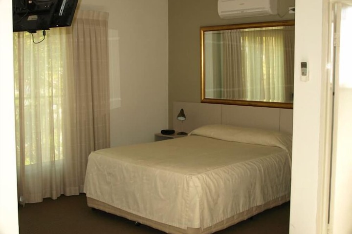 Room 9 of 37