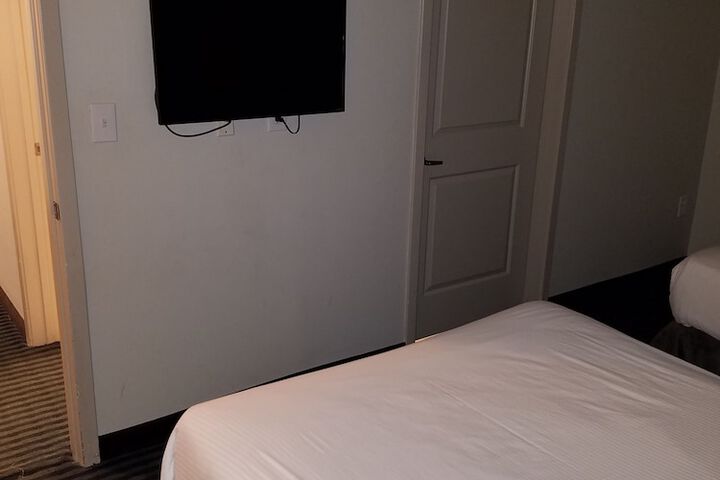 Room 115 of 190