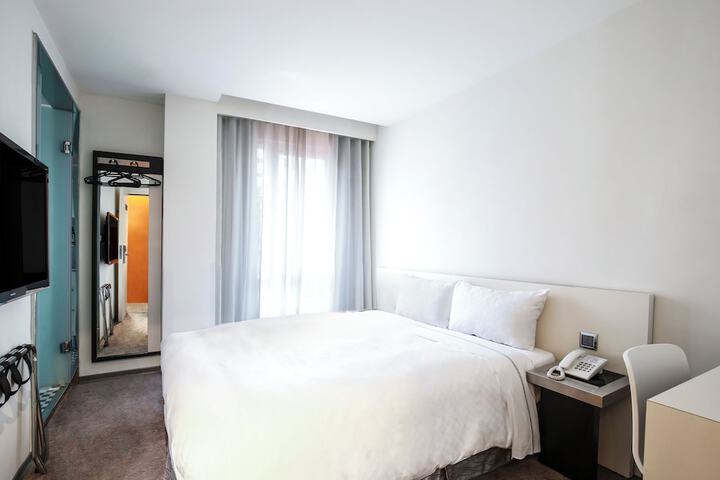 Room 33 of 51