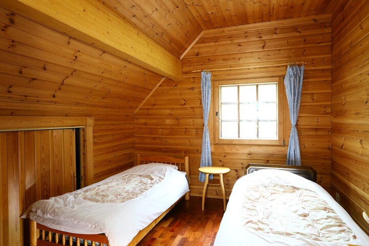 Room 7 of 74