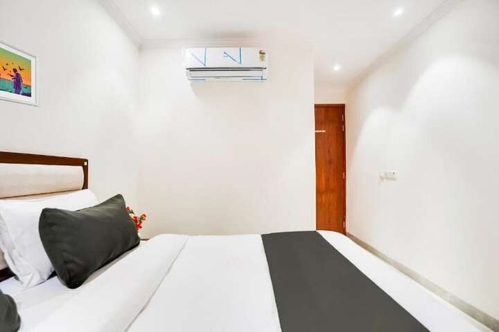 Room 13 of 28