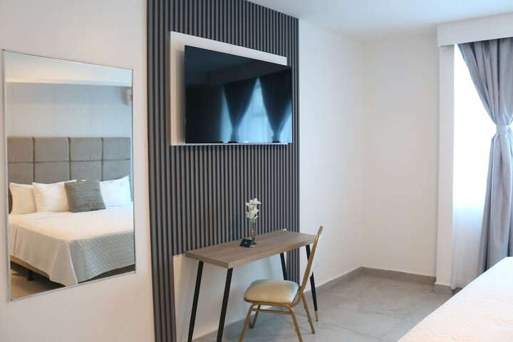 Room 6 of 32