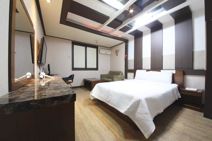 Room 18 of 35