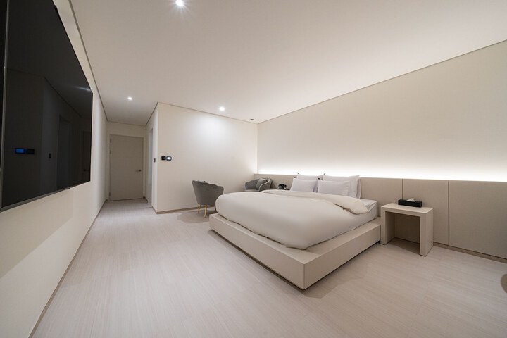 Room 30 of 104