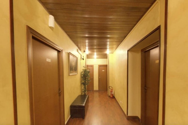 Ballroom/Hall 35 of 39