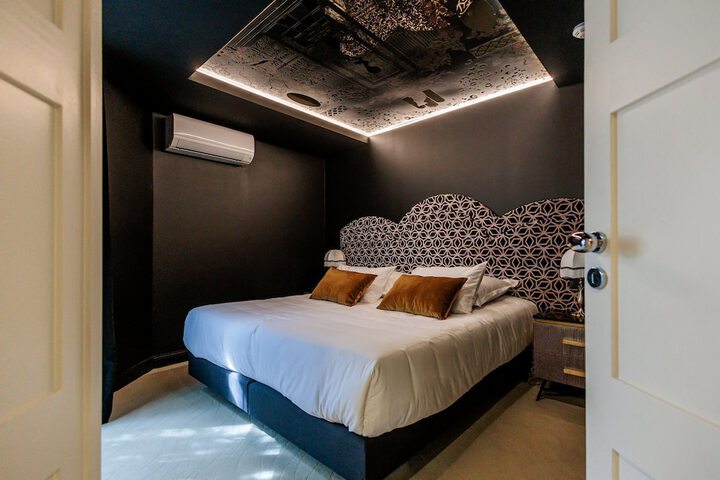 Room 9 of 43