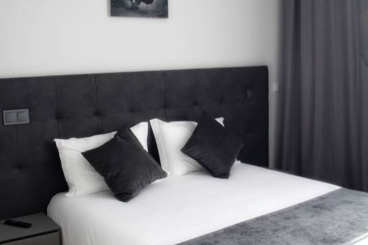 Room 9 of 36