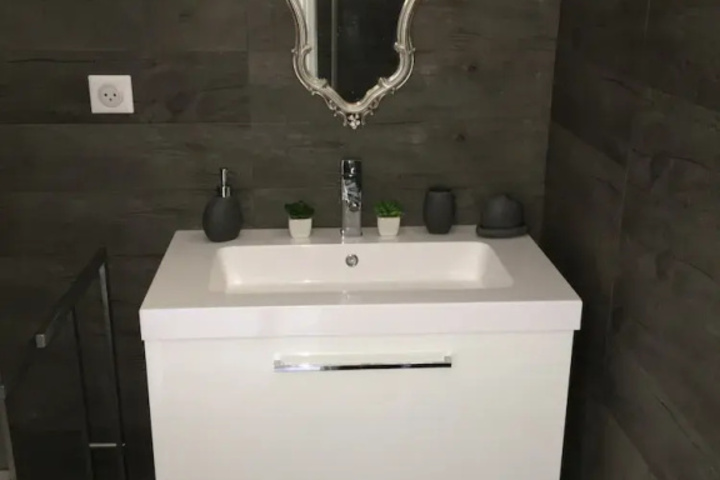 Room 7 of 10