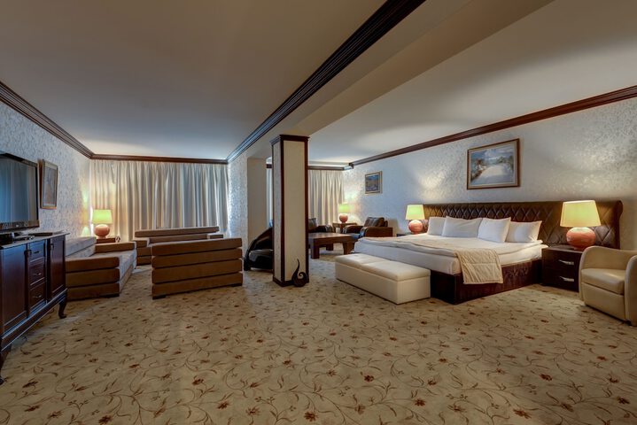 Room 34 of 85