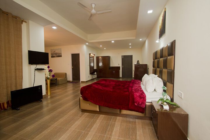 Room 14 of 64