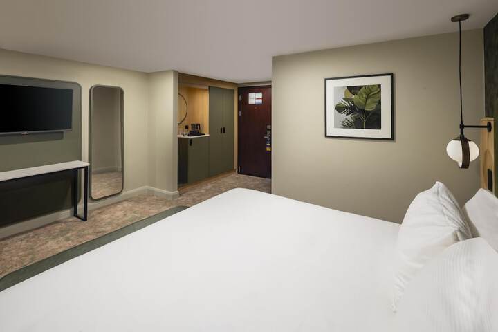 Room 46 of 179