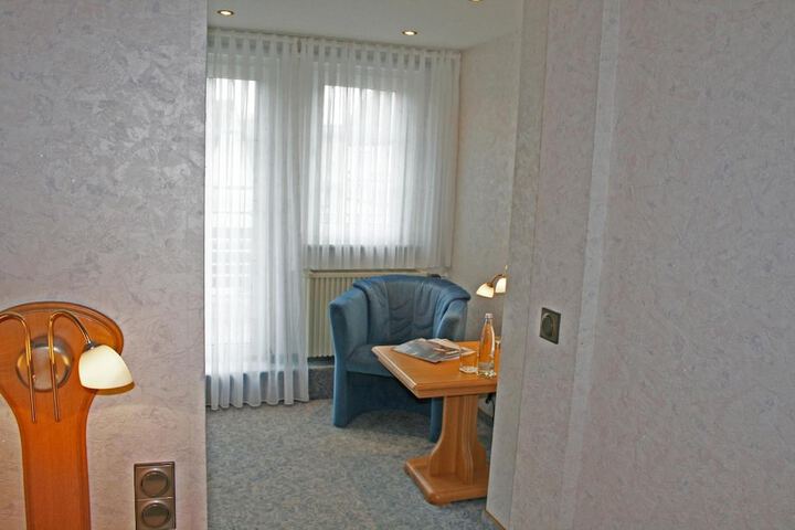 Room 11 of 25