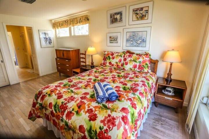 Room 4 of 18