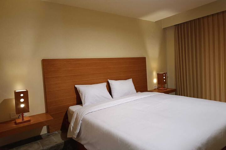 Room 5 of 12