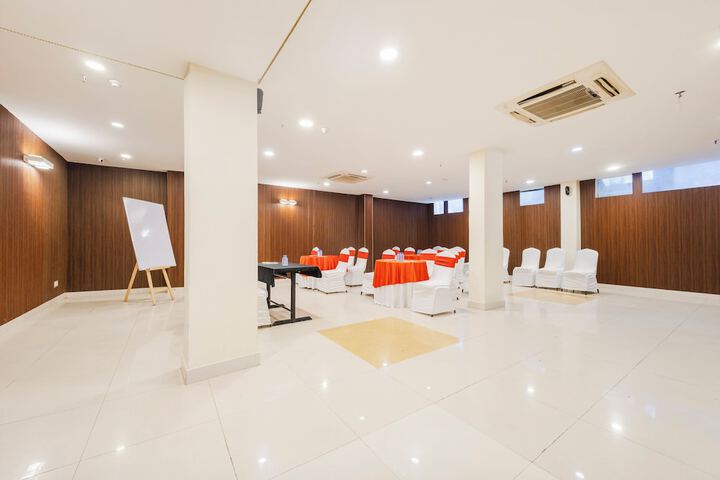 Business Center 40 of 57