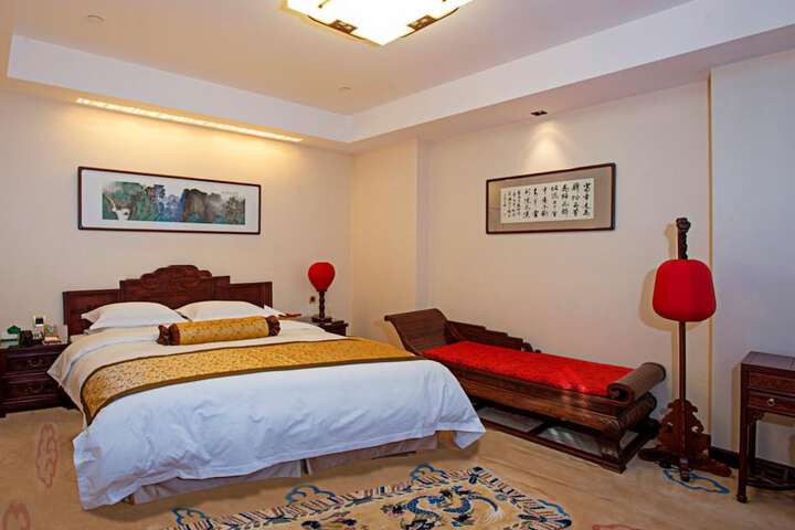 Room 13 of 65