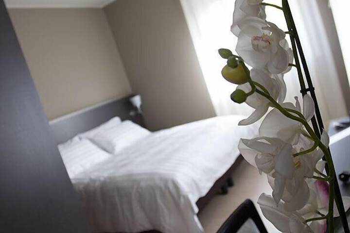 Room 10 of 40