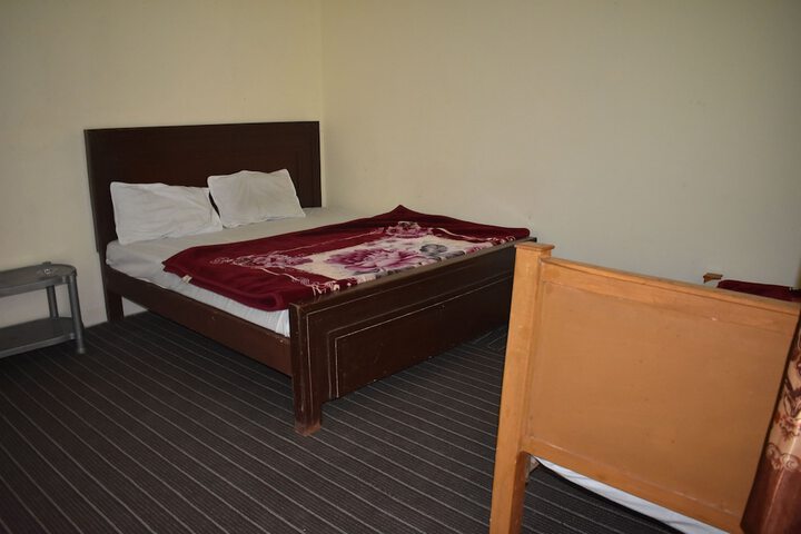 Room 5 of 6