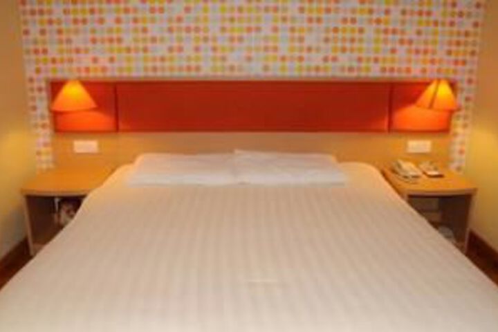 Room 12 of 32