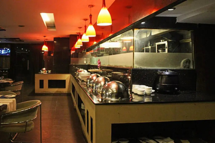 Dining 16 of 17
