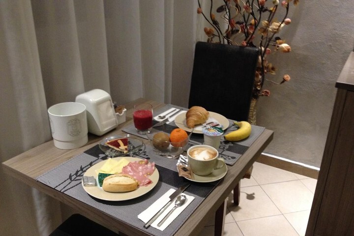 Dining 32 of 56
