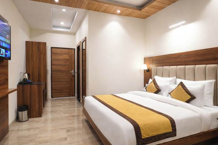Room 2 of 9