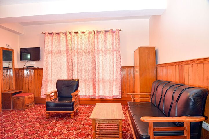 Room 19 of 38