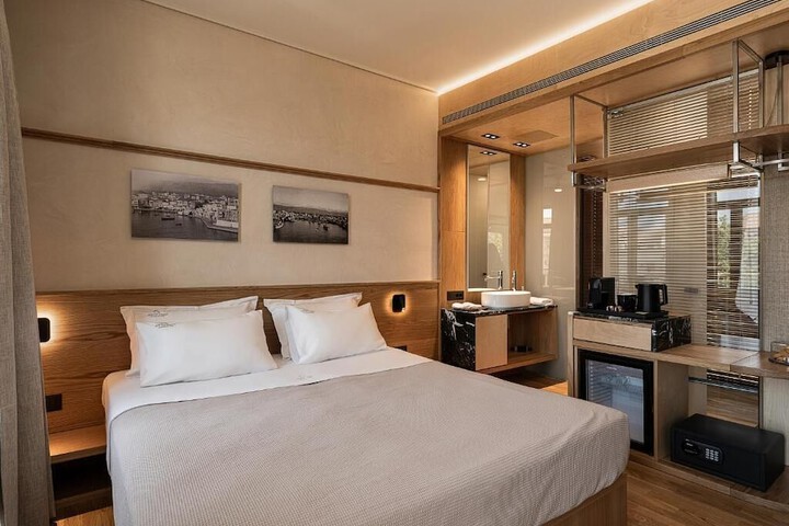 Room 10 of 31