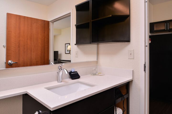 Room 27 of 61