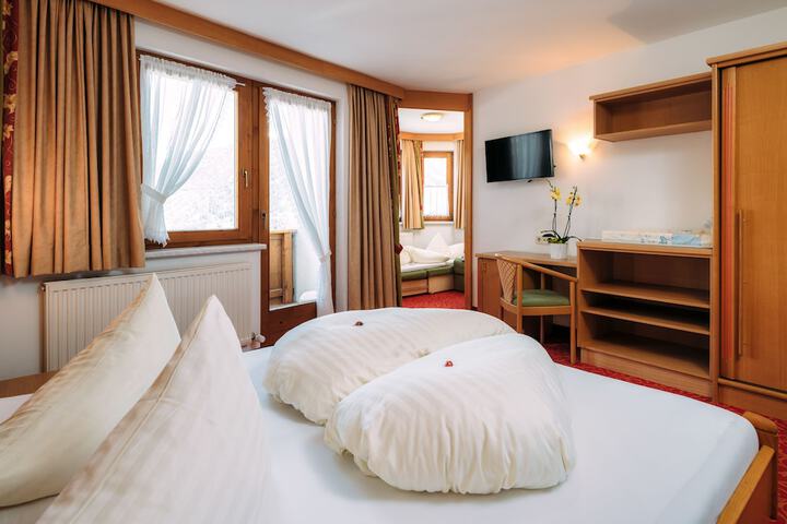 Room 14 of 98