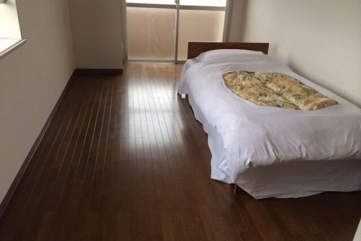 Room 5 of 27
