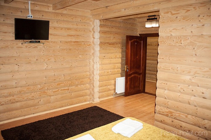Room 17 of 76
