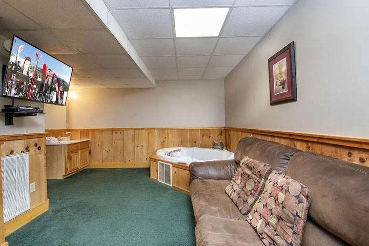 Room 5 of 17