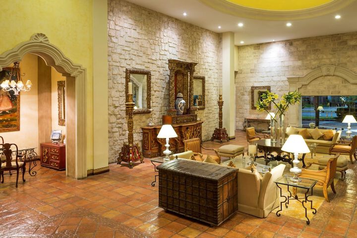 Entrance & Lobby