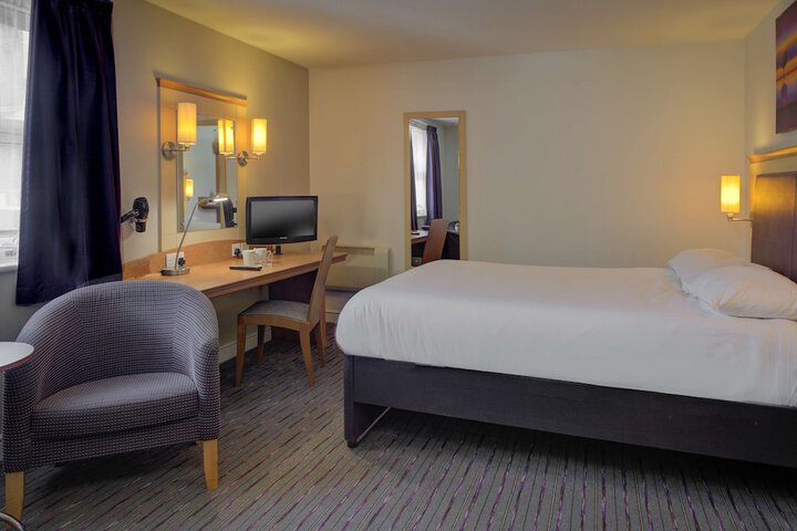 Room 14 of 36