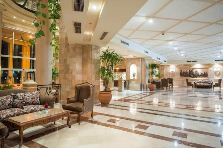 Guest Lobby