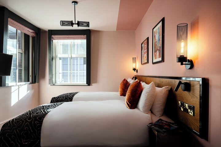 Room 8 of 69