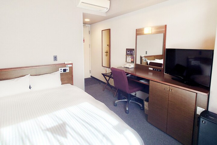 Room 7 of 27