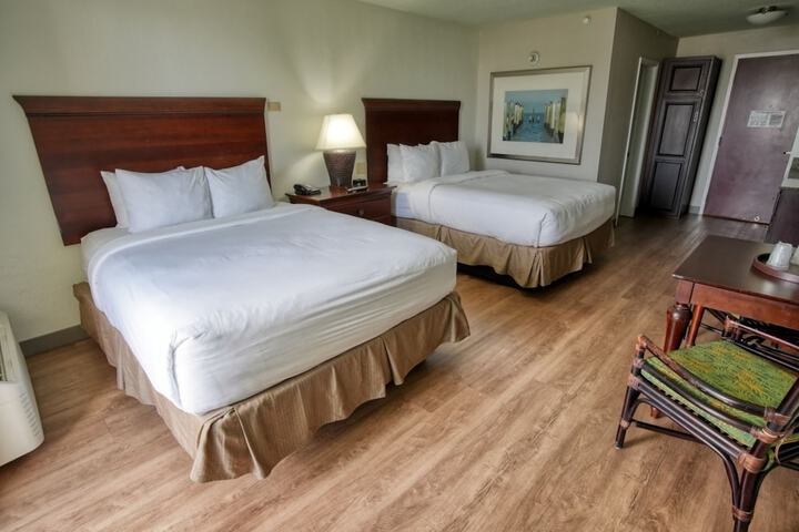 2 Queen Beds Marina View (15 of 15)
