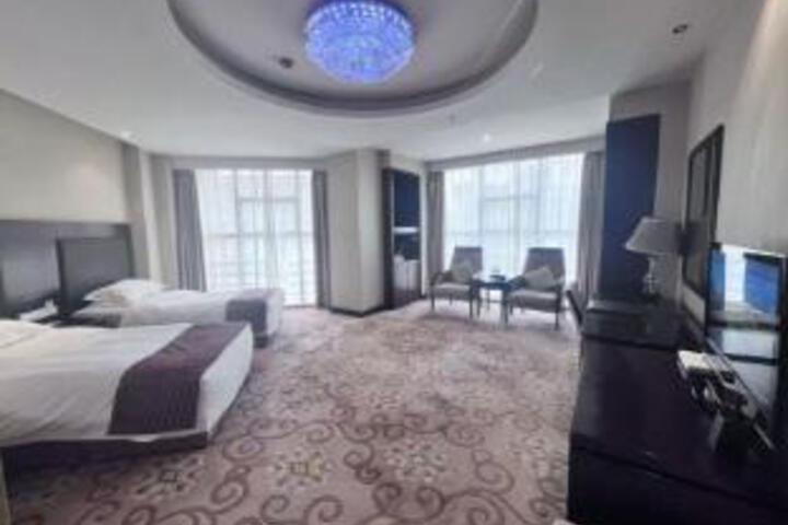 Room 6 of 7