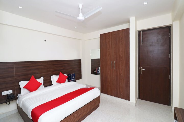 Room 6 of 11