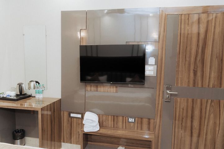 Room 4 of 14