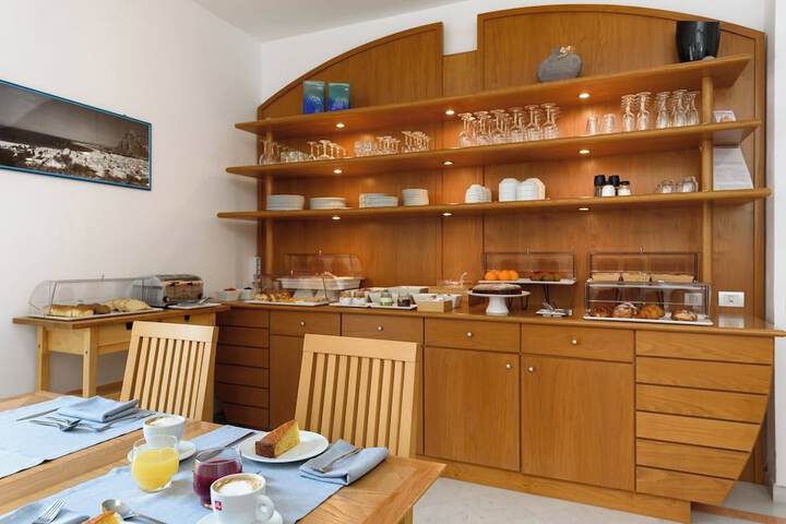 Breakfast/Coffee Service 97 of 116