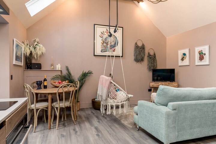 Lounge 188 of 250