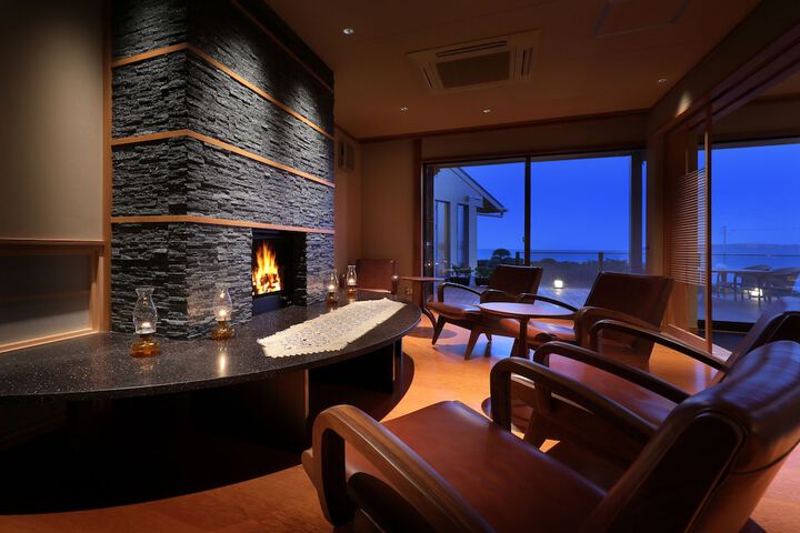 Lounge 54 of 72
